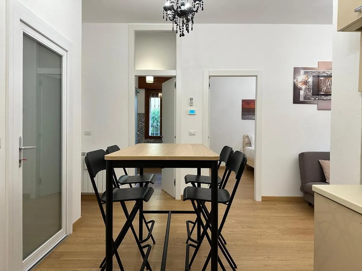 Eclectic Space Padova Two Apartments 0*,  Italia